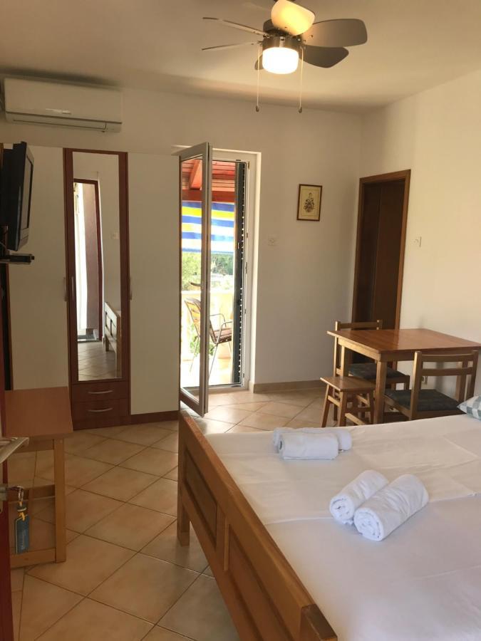 Bava Apartamento Ugljan Exterior foto